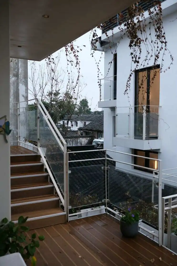 Deck railing and stairs Edmonton Alberta — TrueBlue Builders Ltd